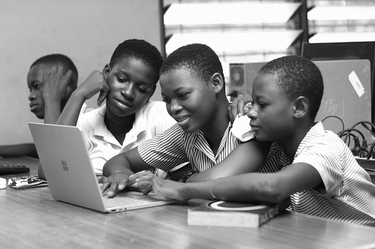 Laptop research session illustrating an answer engine optimization checklist for AI search planning