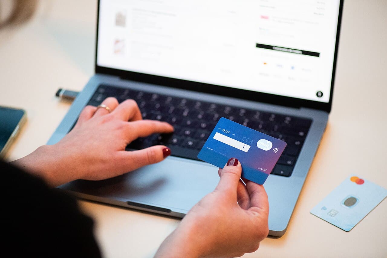 Laptop checkout flow illustrating chatgpt shopping seo for merchants and direct purchase journeys